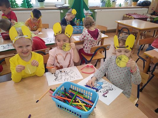 Grafika #5: Dzień bez przyjaciela to jak dzbanek, w którym nie została nawet kropelka miodu.