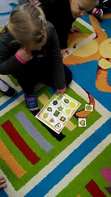 Grafika #1: Dzień brązowy u "Pszczółek"