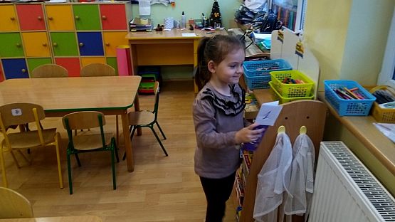 Grafika #3: Dzień brązowy u "Pszczółek"