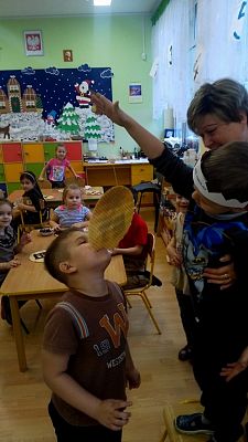 Grafika #9: Dzień brązowy u "Pszczółek"