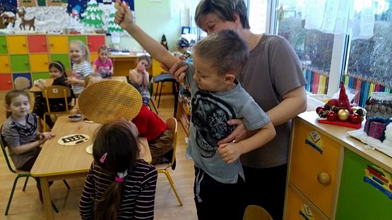 Grafika #10: Dzień brązowy u "Pszczółek"