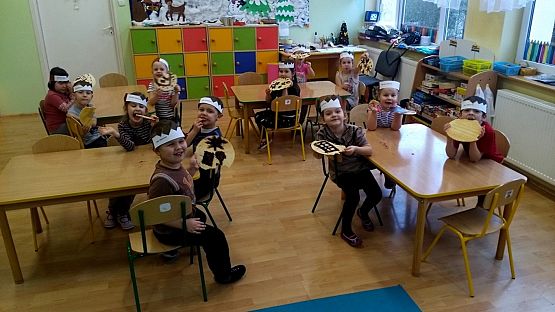 Grafika #19: Dzień brązowy u "Pszczółek"