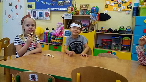 Grafika #20: Dzień brązowy u "Pszczółek"