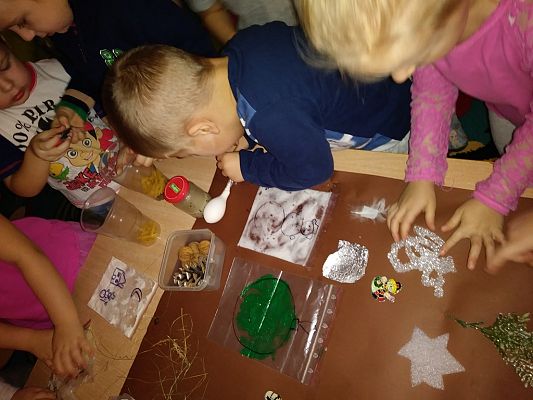 Grafika #16: Zima u Smerfów