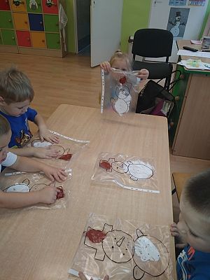 Grafika #9: Zima u Smerfów