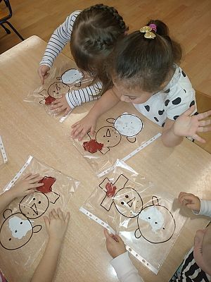 Grafika #7: Zima u Smerfów