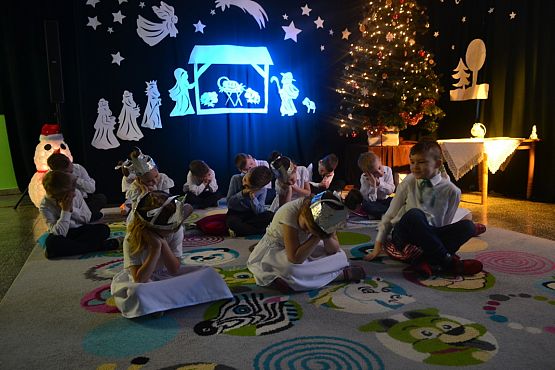 Grafika #0: Świeć gwiazdeczko mała świeć" – Spotkanie Gwiazdkowe w zerówce