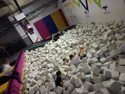 Grafika #0: Przedświąteczny wyjazd klas drugich gimnazjum do kina oraz Parku Trampolin