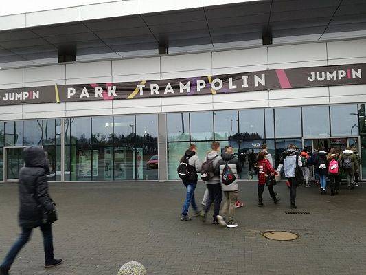 Grafika #3: Przedświąteczny wyjazd klas drugich gimnazjum do kina oraz Parku Trampolin