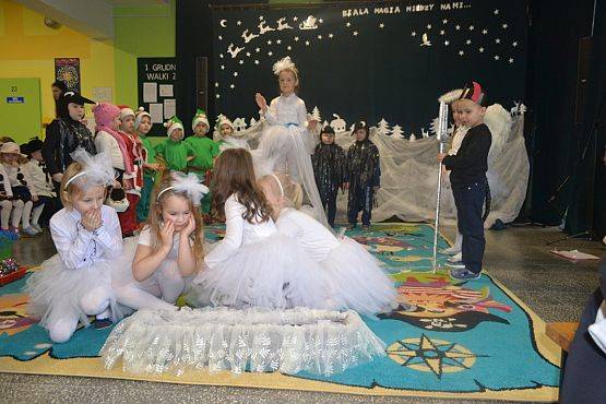 Grafika #10: BIAŁA MAGIA MIĘDZY NAMI – spotkanie w przedszkolu