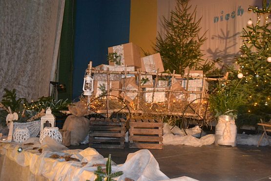 Grafika #34: Rodzinny Kiermasz Świąteczny - zdjęcia