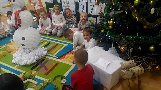 Grafika #1: Dzień biały u "Pszczółek"