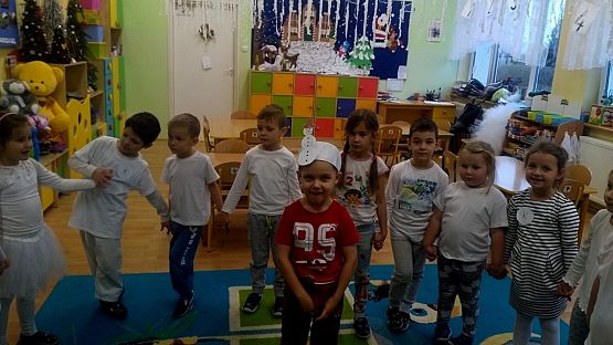 Grafika #5: Dzień biały u "Pszczółek"