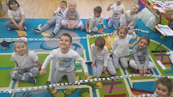 Grafika #10: Dzień biały u "Pszczółek"