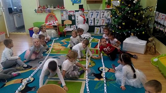 Grafika #11: Dzień biały u "Pszczółek"