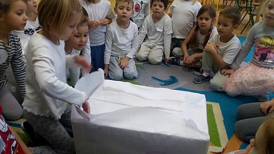 Grafika #14: Dzień biały u "Pszczółek"