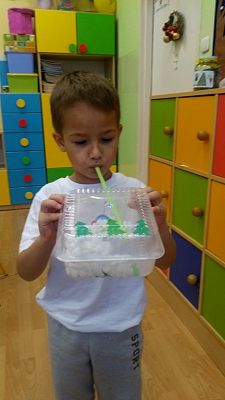 Grafika #15: Dzień biały u "Pszczółek"