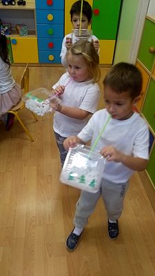 Grafika #16: Dzień biały u "Pszczółek"