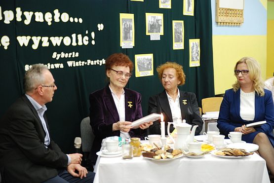 Grafika #8: Spotkanie z Panią Zofią Bladowską oraz Panią Krystyną Olszewską- zesłanymi na Syberię