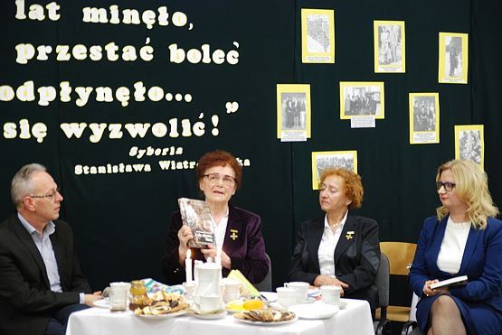 Grafika #9: Spotkanie z Panią Zofią Bladowską oraz Panią Krystyną Olszewską- zesłanymi na Syberię