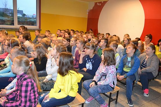 Grafika #2: Spektakl profilaktyczny – Kto, jak nie ja