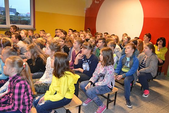 Grafika #3: Spektakl profilaktyczny – Kto, jak nie ja