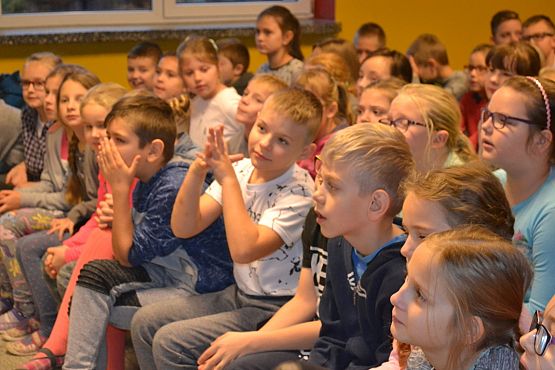 Grafika #7: Spektakl profilaktyczny – Kto, jak nie ja