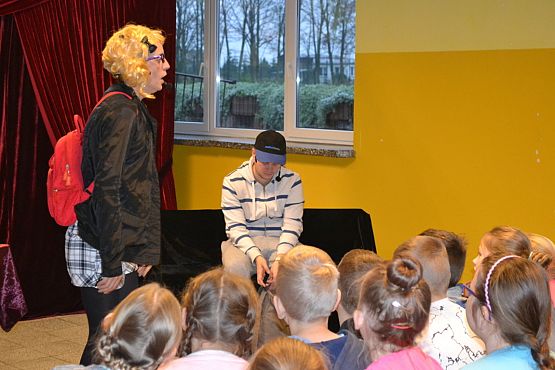 Grafika #12: Spektakl profilaktyczny – Kto, jak nie ja