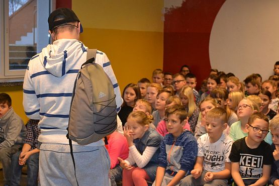 Grafika #14: Spektakl profilaktyczny – Kto, jak nie ja