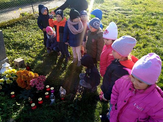 Grafika #1: Czas zadumy i refleksji