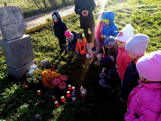 Grafika #2: Czas zadumy i refleksji