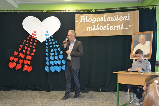 Grafika #12: Apel poświęcony Patronowi