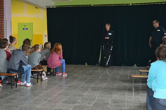 Grafika #1: SPOTKANIE Z POLICJANTAMI Z KOMENDY POWIATOWEJ POLICJI W LĘBORKU