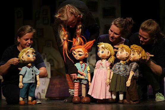 Grafika #1: Przedszkolaki na spektaklu teatralnym