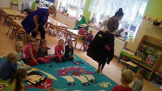 Grafika #0: Mali strażacy.