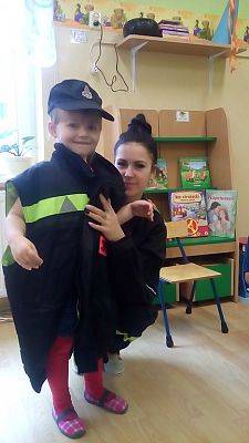 Grafika #6: Mali strażacy.