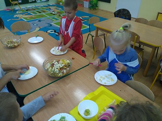 Grafika #3: Pyszne witaminki - robimy sałatkę owocową