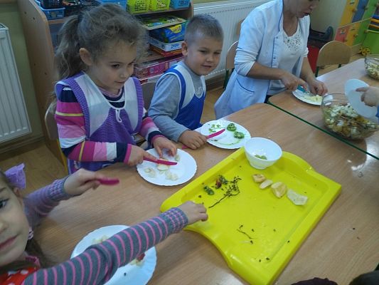 Grafika #4: Pyszne witaminki - robimy sałatkę owocową