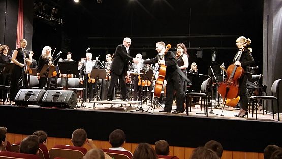 Grafika #0: W Filharmonii.