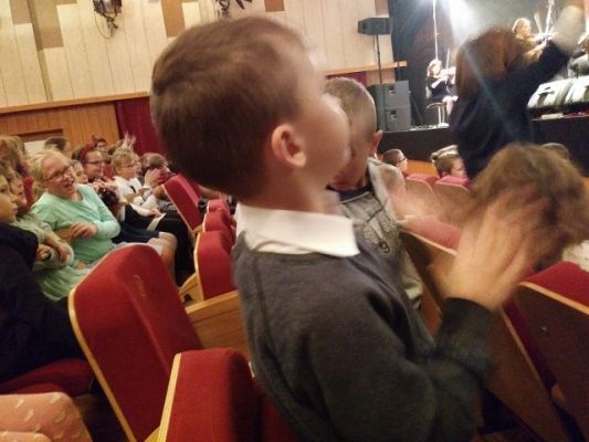 Grafika #2: W Filharmonii.