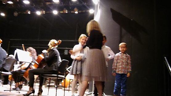 Grafika #5: W Filharmonii.