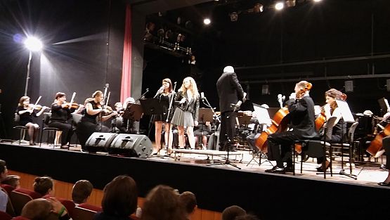 Grafika #6: W Filharmonii.