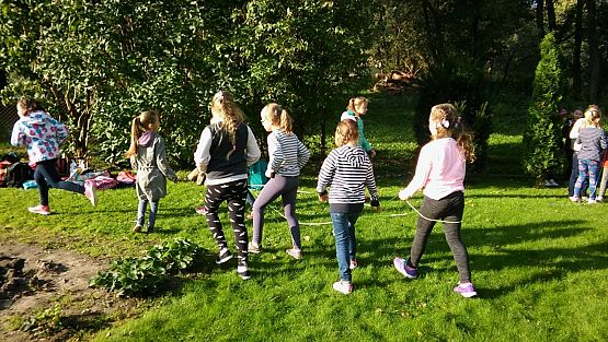 Grafika #28: Wycieczka do Redkowic klas III SP