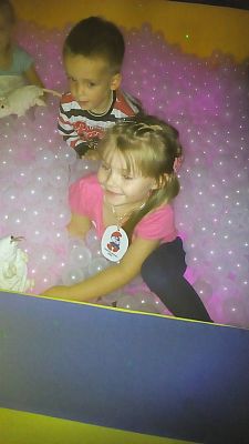 Grafika #4: Wycieczka Smerfów do Kolorowej Planety w Lęborku