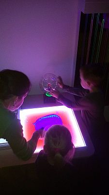 Grafika #5: Wycieczka Smerfów do Kolorowej Planety w Lęborku