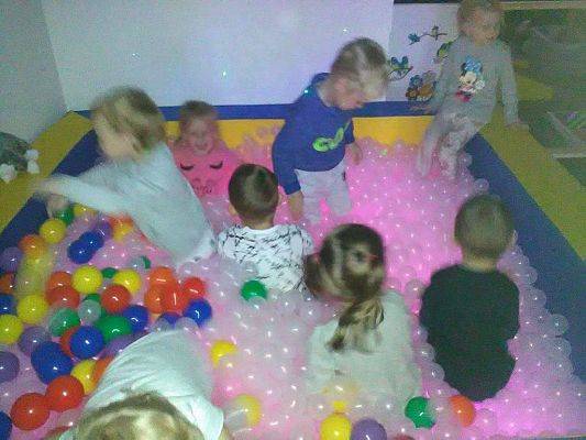 Grafika #8: Wycieczka Smerfów do Kolorowej Planety w Lęborku