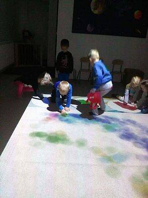 Grafika #10: Wycieczka Smerfów do Kolorowej Planety w Lęborku