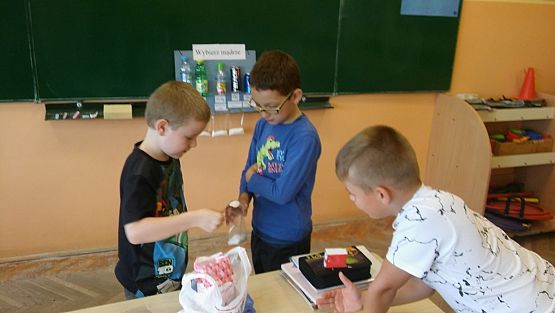 Grafika #4: Ile cukru "ukrywa" się w napojach? - sprawdzała kl. IIIa na lekcji przyrody