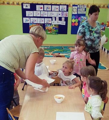 Grafika #24: Międzynarodowy Dzień Kropki w przedszkolu