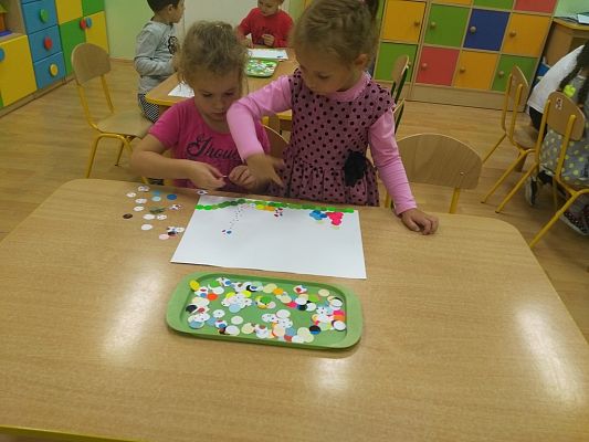 Grafika #3: Międzynarodowy Dzień Kropki w przedszkolu